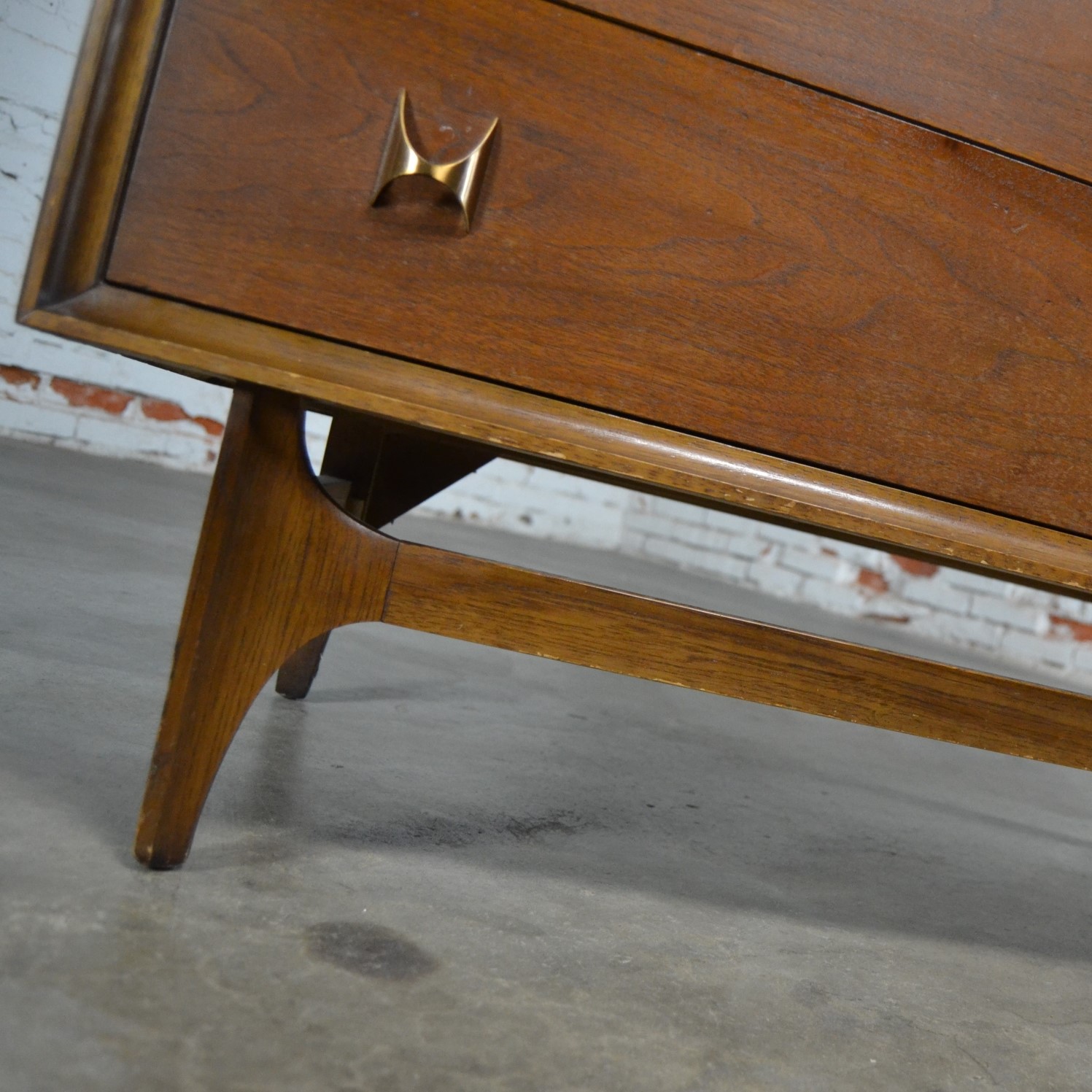 Mid Century Modern Broyhill Brasilia 6130 40 Chest Of Drawers Mid Century Modern Broyhill Brasilia 6130 40 Chest Of Drawers